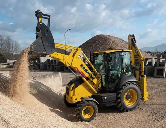 Tractopelle Komatsu Tunisie : la référence des chantiers modernes avec Motors,tn