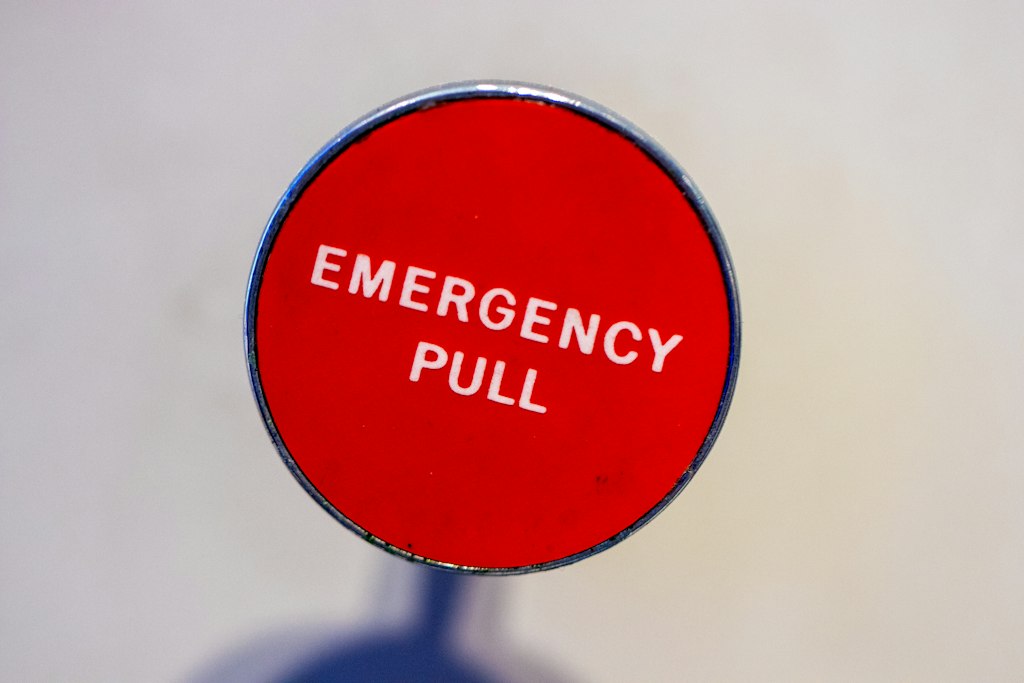 Alertes d’urgence alimentées par l’IA : une révolution qui dépasse la confiance du public